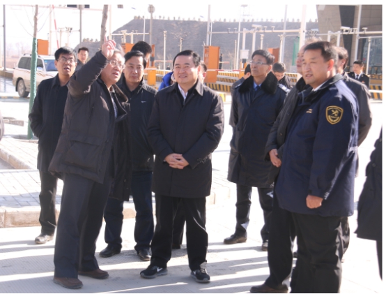 省委副書記、省長郝鵬視察青海曹家堡保稅物流中心