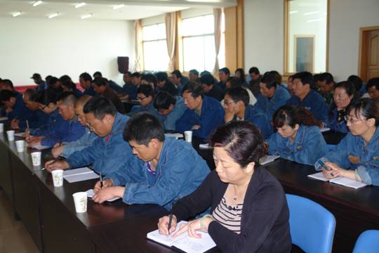 青海物產(chǎn)工業(yè)投資有限公司、青海長春炭素有限公司召開貫徹省第十二次黨代會精神學(xué)習傳